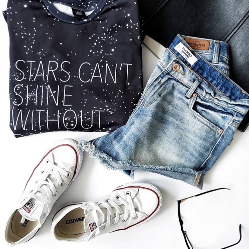 SOLD! White Converse Chuck Taylor  low tops